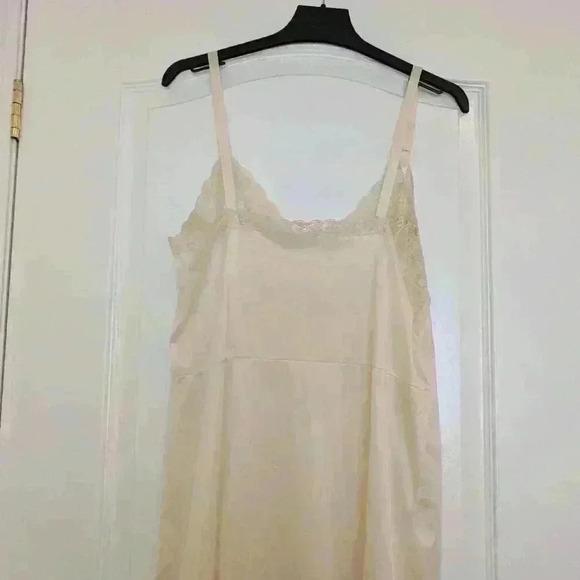 Vintage classic slip off white with Lacey  trim size medium - Picture 10 of 10